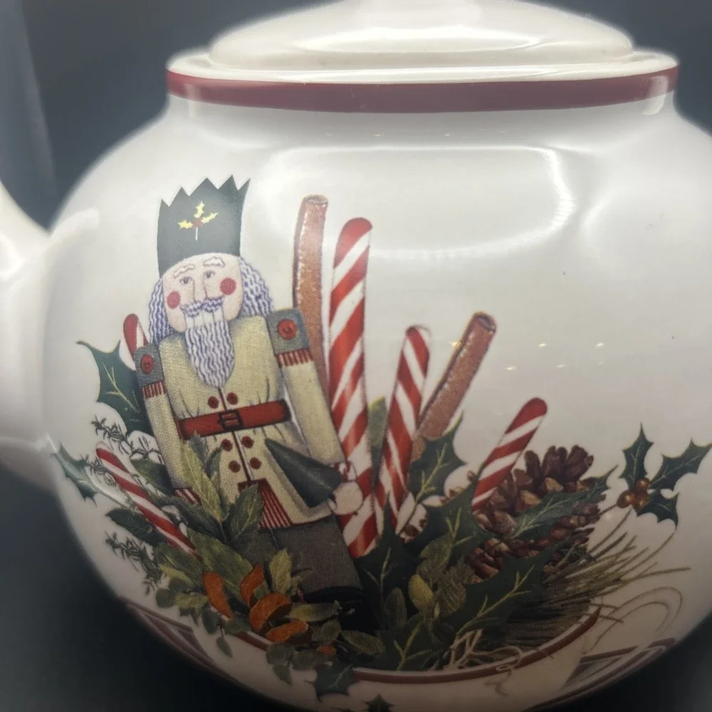 Holiday Nutcracker Soldier Teapot in Green &‎ Red